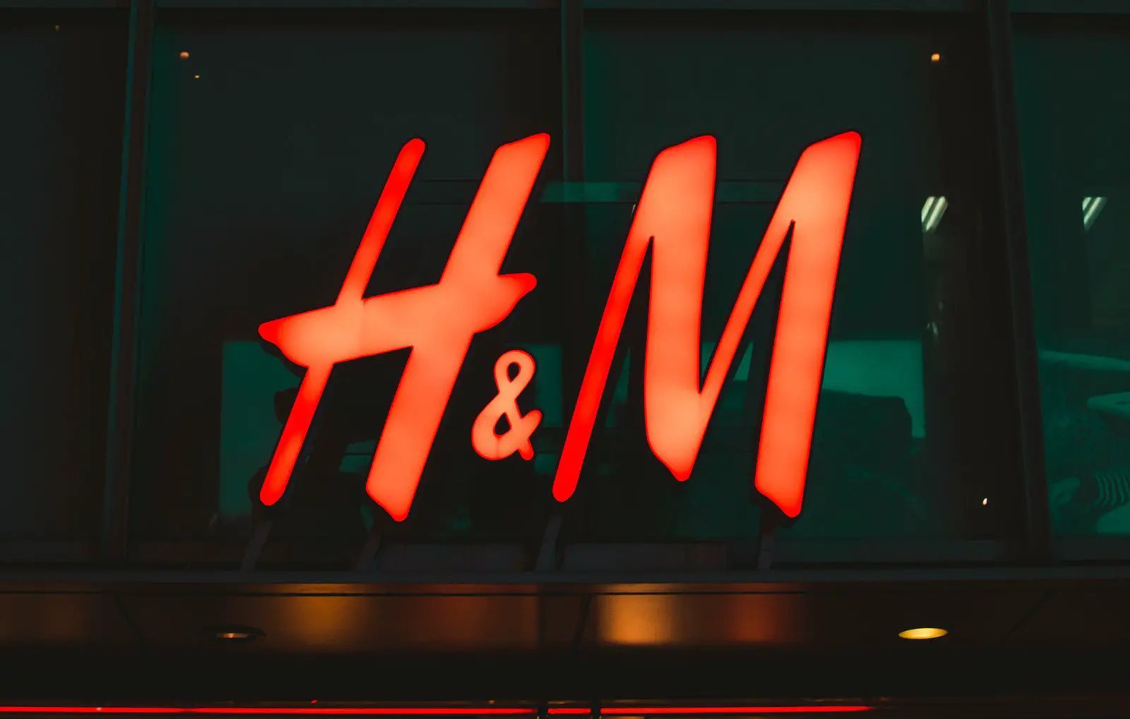 H&M neon signage on campus